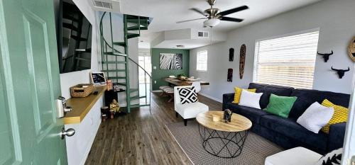 Terrace Park Casa | Safari Vibes 1 mi from Busch Gardens sleeps 6