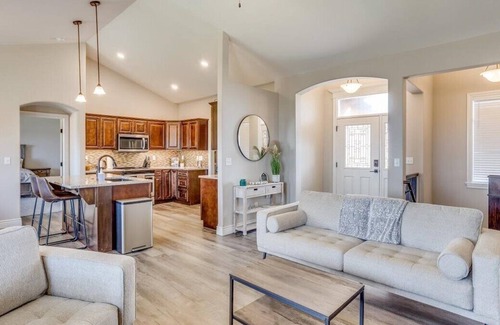 Greenwich Casa | Safe 5 Bed Beautiful Home in quiet neighborhood