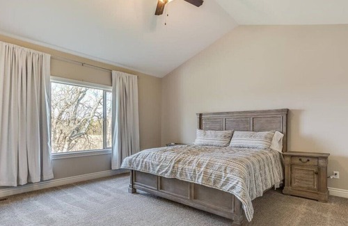 Greenwich Casa | Safe 5 Bed Beautiful Home in quiet neighborhood