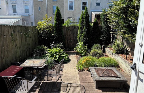 Roxborough-Manayunk Casa | Safe and Quiet, But Near the Fun