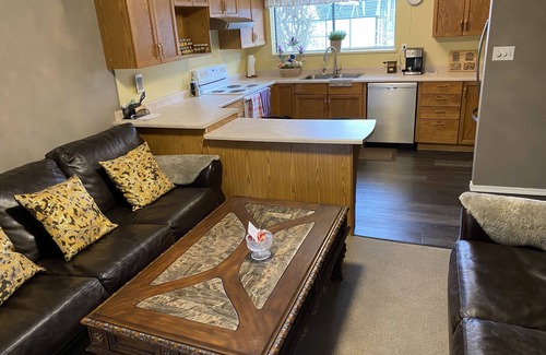 Aldergrove Casa | Safe clean quiet room, keyless private entry, close to Abbotsford airport & town