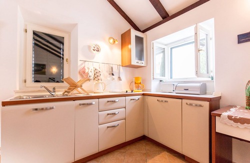 Cavtat Villa | Preciosa casa de verano de 1920 en Cavtat, balcón con vistas al mar y jardín privado con piscina