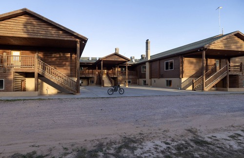 Hot Springs Cabina | Safe Haven - Room 209