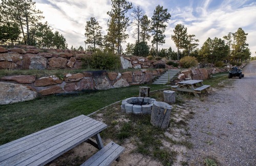 Hot Springs Cabina | Safe Haven - Room 209