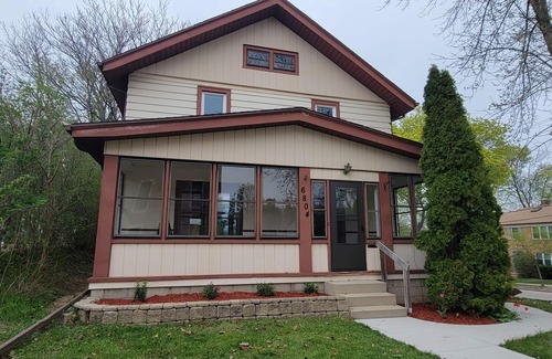 Wauwatosa Casa | Safe location lively Wauwatosa and within 10 min of what Milwaukee has to offer.