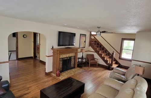 Wauwatosa Casa | Safe location lively Wauwatosa and within 10 min of what Milwaukee has to offer.