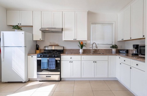 Glendora Casa | Safe Neighborhood, 4 Bedroom, Garage, & Big Back Yard.