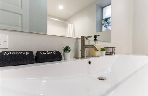 Shaw Casa | Safe+Stunning Townhome in Tower Grove! Close to everything!