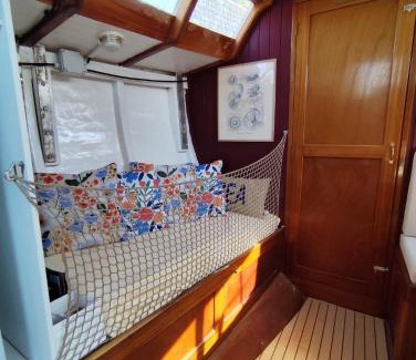 Ouistreham Alquiler De Eote | Saga, Voilier confortable en bois