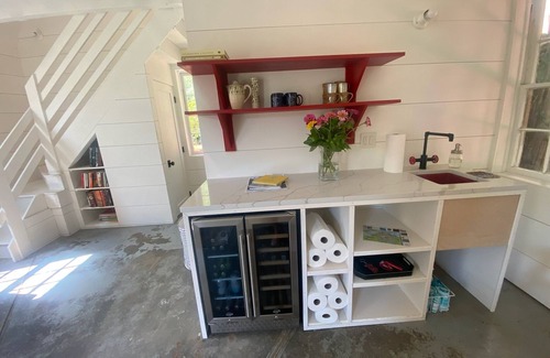 Sagaponack Casa | Sagaponack Farmhouse, South-of-Highway, 50-ft Gunite Pool/Sauna, Mins from Ocean