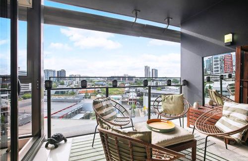 Newstead Apartamento | 'Sage Bloom' Elegant Newstead Stay with Shared Pool