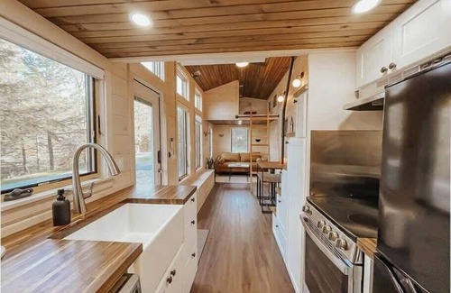 Chester Cabina | Sage House at Camp Greenwood Vermont with Sauna
