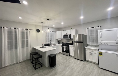 Dickenson Bay Apartamento | Sage Place - 5 mins from the beach!