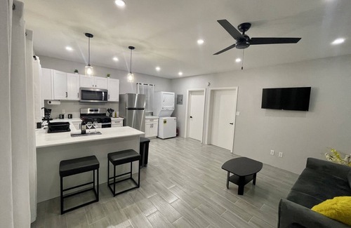 Dickenson Bay Apartamento | Sage Place - 5 mins from the beach!