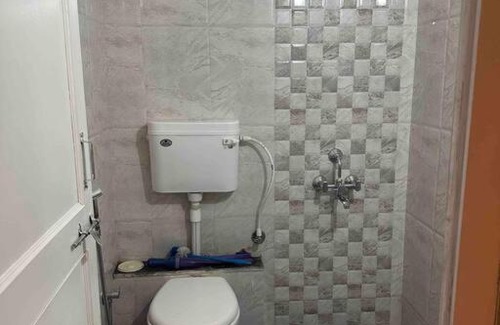 Koregaon Park Apartamento | Sage : Private Studio Room in Koregaon Park