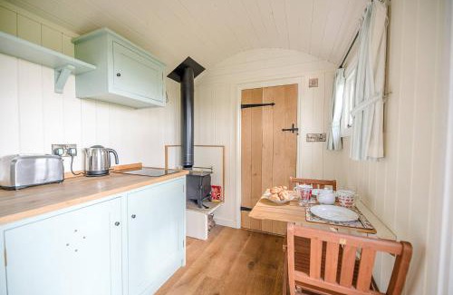 Framlingham Casa | Sage Shepherds Hut Boundary Farm, Framlingham