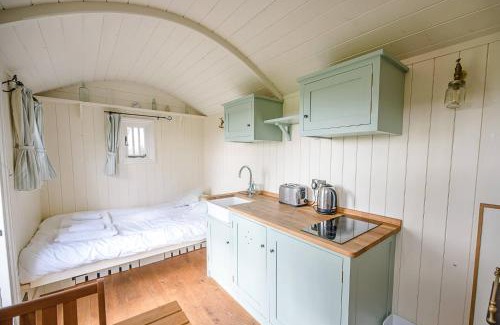 Framlingham Casa | Sage Shepherds Hut Boundary Farm, Framlingham