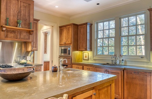 Highlands Cabina | Sagee Woods | Exquisite, Beautifully Furnished Contemporary Home