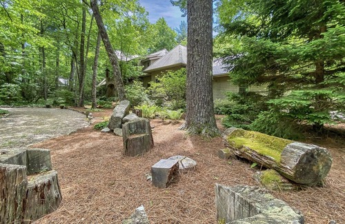 Highlands Cabina | Sagee Woods | Exquisite, Beautifully Furnished Contemporary Home