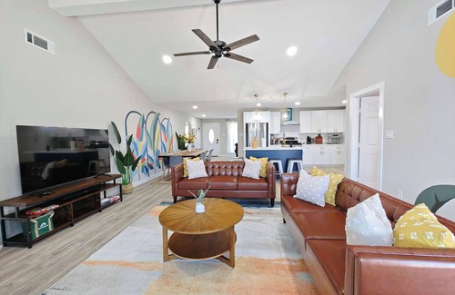 Southbelt/Ellington Casa | Sageview Cottage – 4 BDR w/ Pool, Pet Friendly!