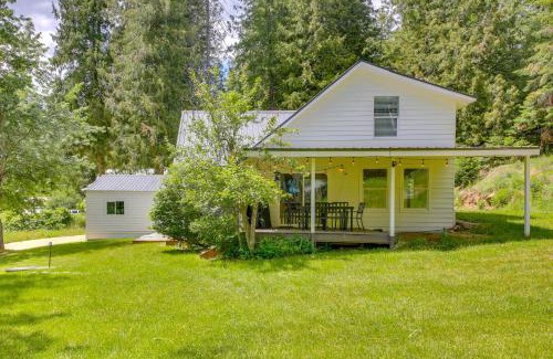 Sagle Casa | Sagle Family Getaway Less Than 1 Mi to River and Beach
