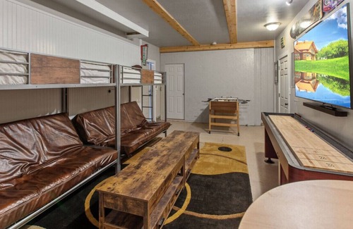 Sagle Casa | Sagle Property · Schweitzer/Hot Tub/Game room/Pets/No Guest Fee!