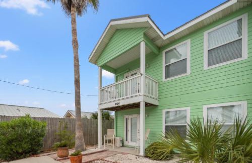 Holiday Beach Casa | Sago by the Sea: 2-Bed, 25-Bath Retreat Steps from the Beach, Sleeps 7!