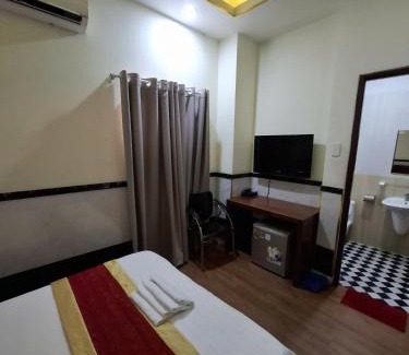 Phu Nhuan Hotel | SaiGon Night Hotel