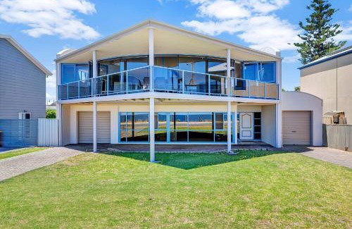 Aldinga Beach Casa | Sail Away - Aldinga Beach - C21 SouthCoast Holidays