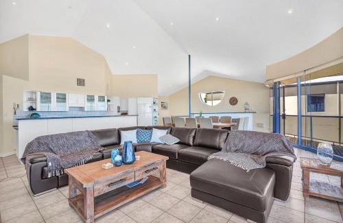 Aldinga Beach Casa | Sail Away - Aldinga Beach - C21 SouthCoast Holidays