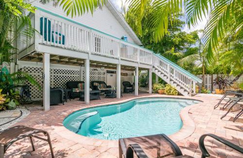 Bradenton Beach Casa | Sail Away Cottage