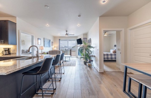 Dillon Apartamento | Sail Lofts #303