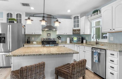 Lakewood Park Casa | Sailfish Hideaway Private POOL, Game Room, 2 King Beds, Huge Back Yard!