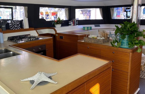 Charlotte Amalie Alquiler De Eote | Sailing British Virgin Islands, Starts at 16K, Crew, Dining / Drink Package.