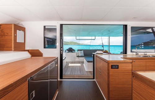 Charlotte Amalie Alquiler De Eote | Sailing British Virgin Islands, Starts at 16K, Crew, Dining / Drink Package.