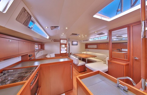 Kas Alquiler De Eote | Vacaciones en velero en un Beneteau Oceanis 48 a lo largo del mar Mediterráneo en Kas,