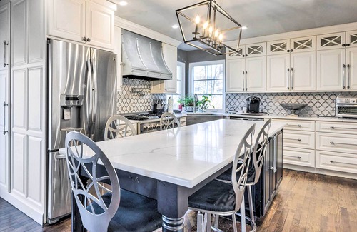 St. Charles Casa | Saint Charles House Near Historic Downtown!