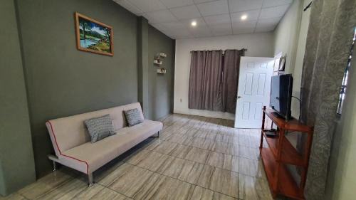 Forest Home Hotel | SAINT Charles Inn, Belize Central America