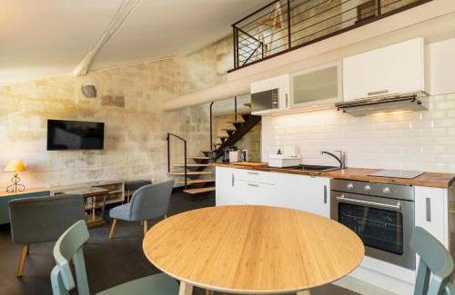 Villeneuve-les-Avignon Apartamento | Saint Eloi - duplex centre historique de VILLENEUVE LES AVIGNON