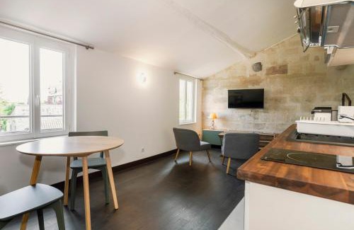 Villeneuve-les-Avignon Apartamento | Saint Eloi - duplex centre historique de VILLENEUVE LES AVIGNON