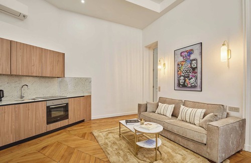 L'Europe Apartamento | Saint Honore Luxury Apartment With AC