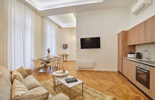 L'Europe Apartamento | Saint Honore Luxury Apartment With AC