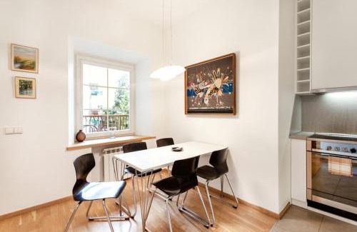 Old Town Apartamento | Saint John 2 Bedroom Cottage by Reside Baltic