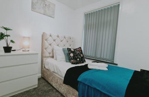 Stone Casa | Saint Johns 3-bedroom House-Greater London