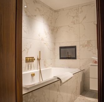 Leeds City Center Apartamento | SAINT PAUL - Unrivalled 3BR Penthouse Apartment with Hot Tub Leeds