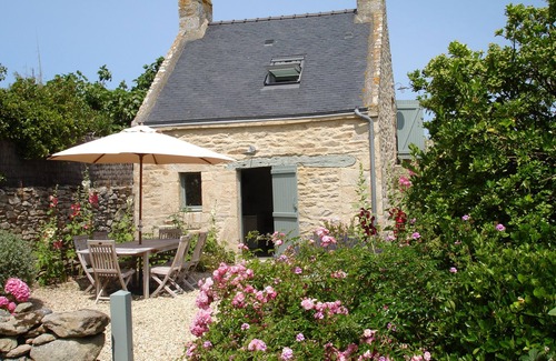 Saint-Pierre-Quiberon Casa | San Pedro Quiberon: El campo junto al mar. Pequeña casa de campo de piedra.