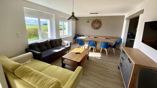 Saint-Pol-de-Leon Casa | Saint-Pol family house garden fully equipped 12 people