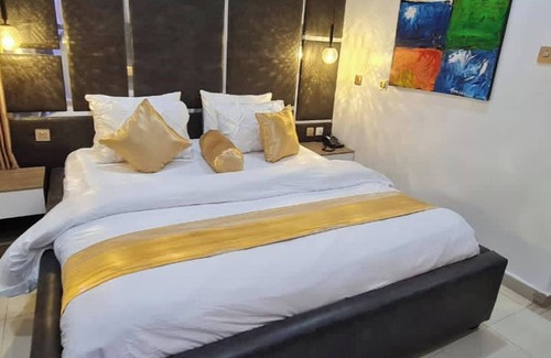 Wuse 2 Hotel | Saint Tropez Hotel and Suites