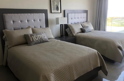 Pristine Bay Casa | Saints Ridge House