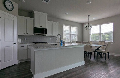 Wellborn Apartamento | Saketh Lake Retreat| EV charging